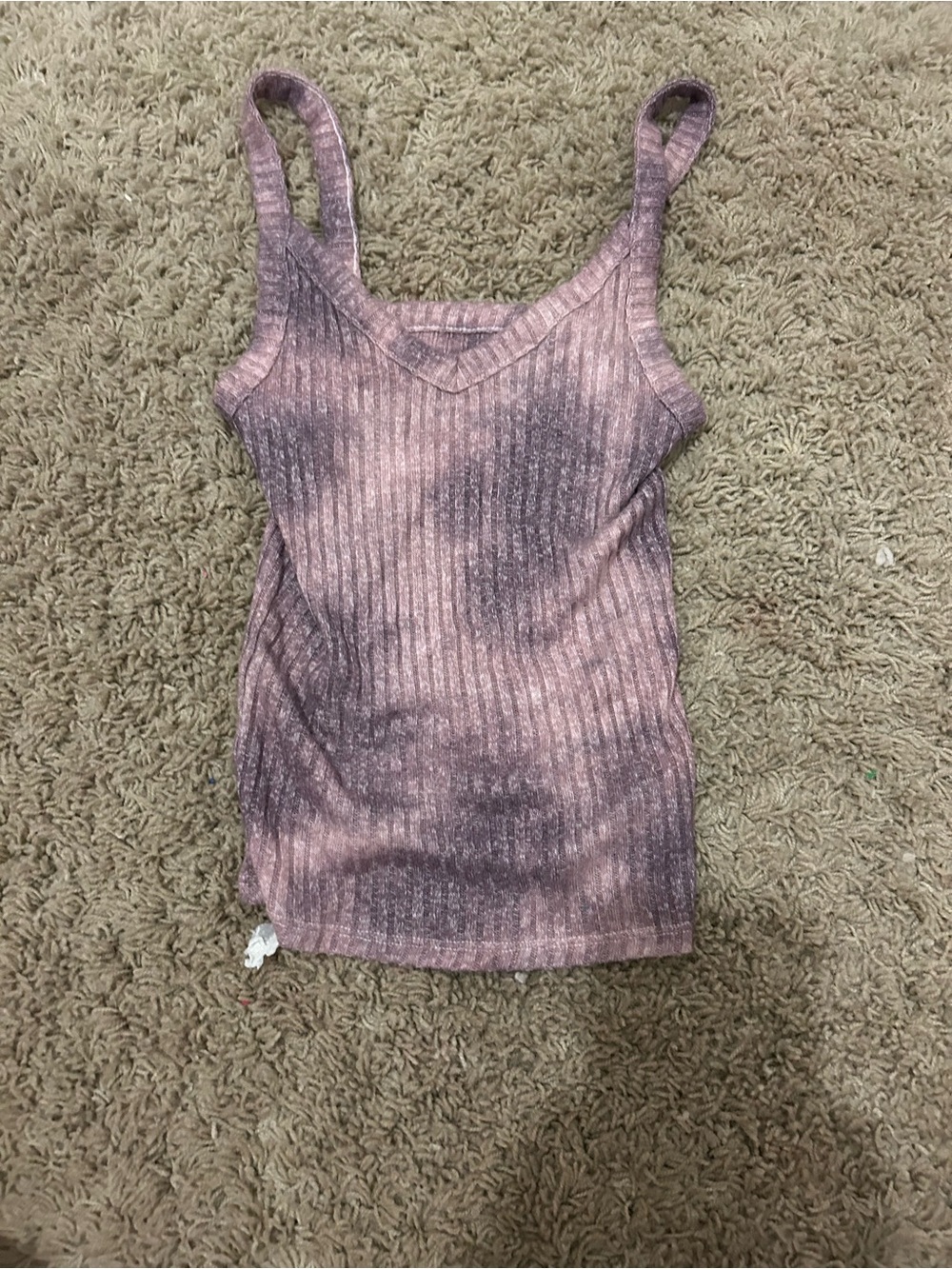 Ribbed V-Neck Tank Top in Mauve Pink